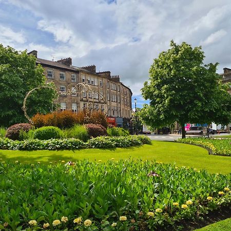 הרוגייט York Place Mews - Central 2 Bed 2 Bath Free Parking מראה חיצוני תמונה