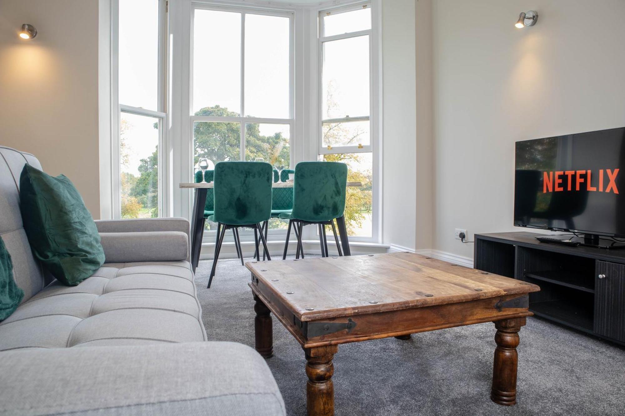 הרוגייט York Place Mews - Central 2 Bed 2 Bath Free Parking מראה חיצוני תמונה